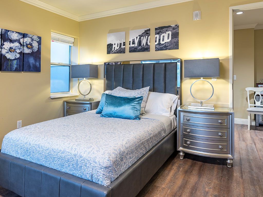 Hollywood Hills Senior Living