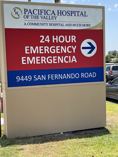 Sign indicating a 24-hour emergency service location on San Fernando Road.