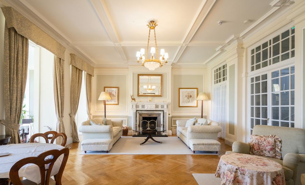 Highland View Manor