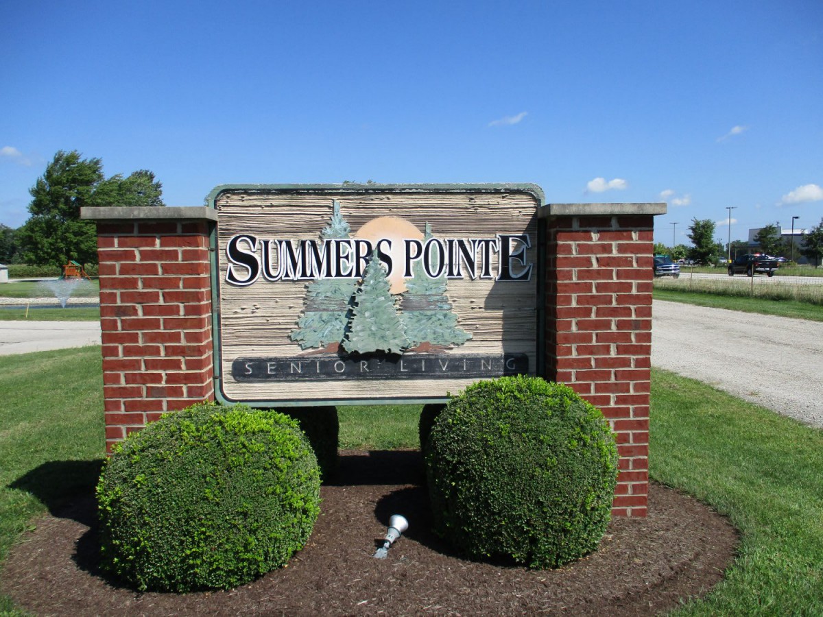 Summer's Pointe neighborhood entrance sign surrounded by greenery.