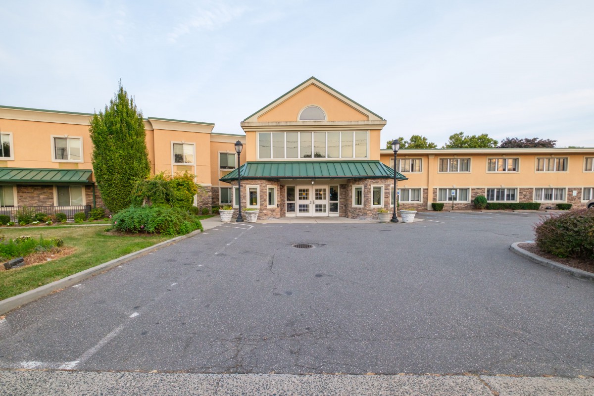 Amber Court Of Westbury