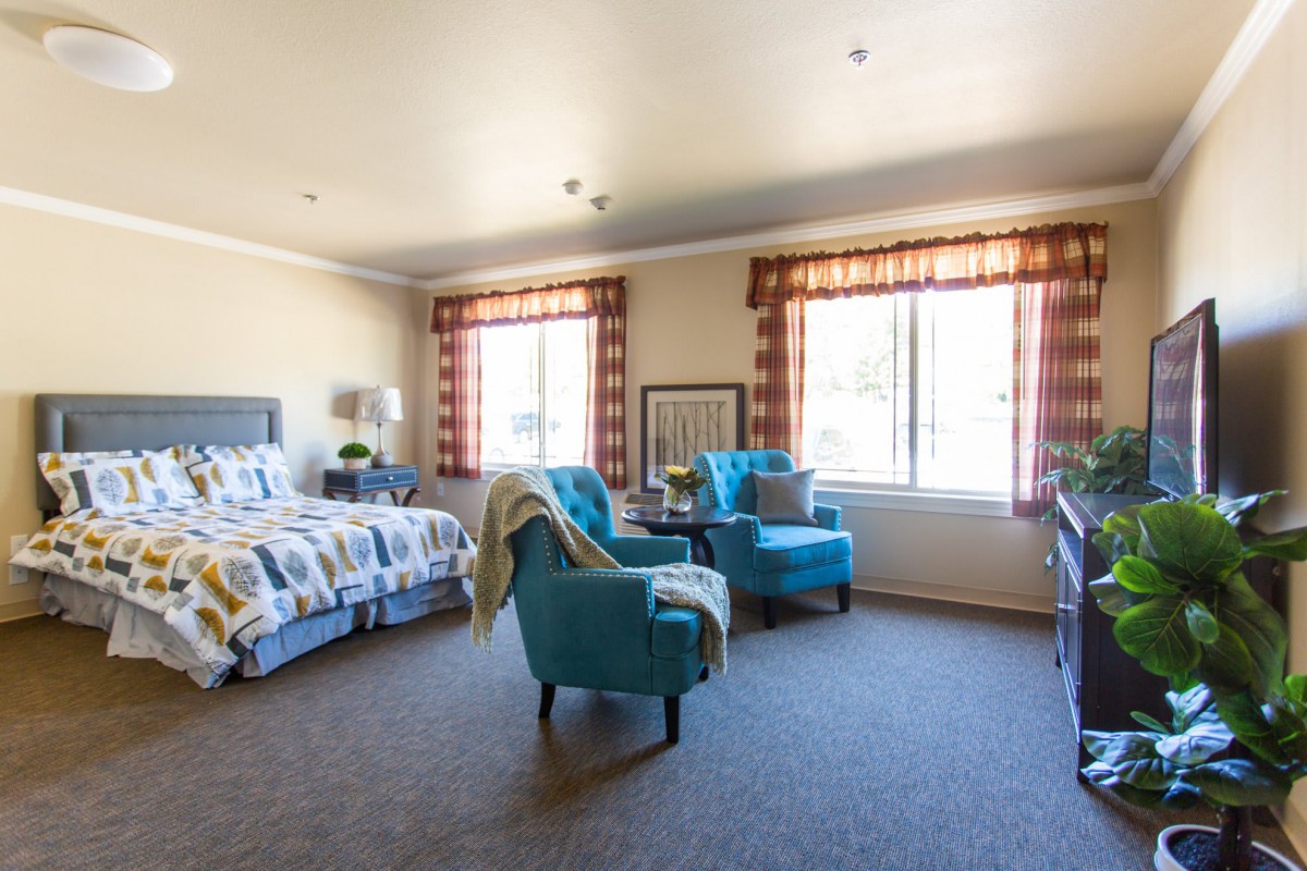 Bright and spacious bedroom with stylish decor and comfortable seating.