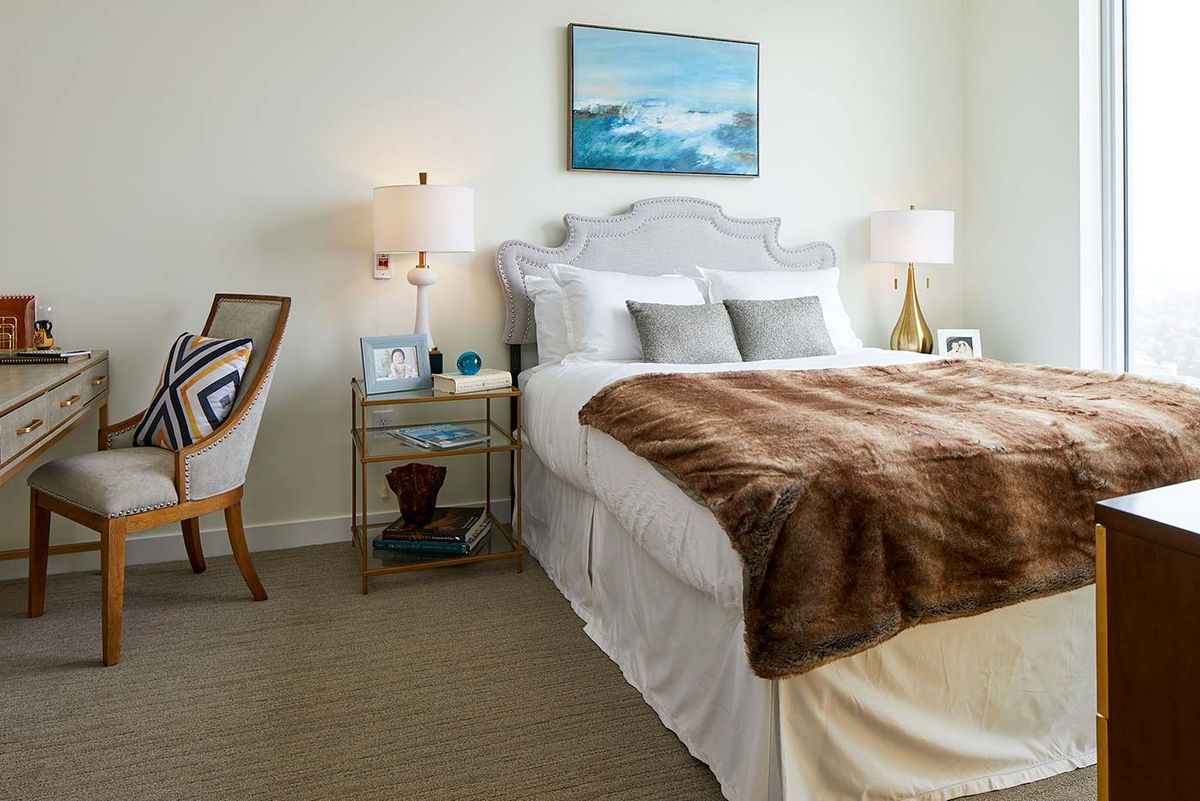 A cozy and modern bedroom with elegant decor and comfortable furnishings.