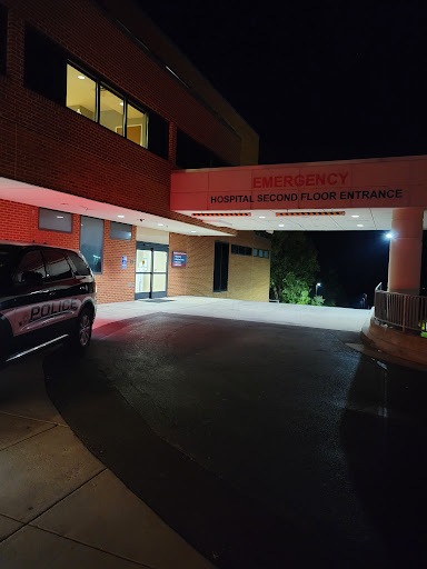 The illuminated entrance of a hospital at night.