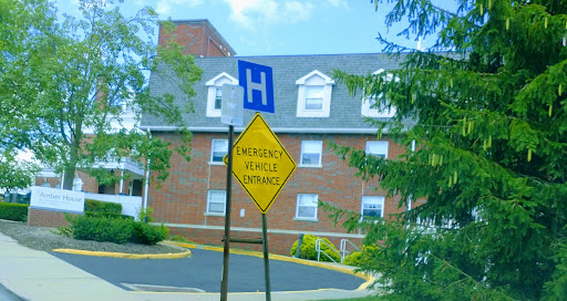 A view of a hospital with an emergency entrance sign.