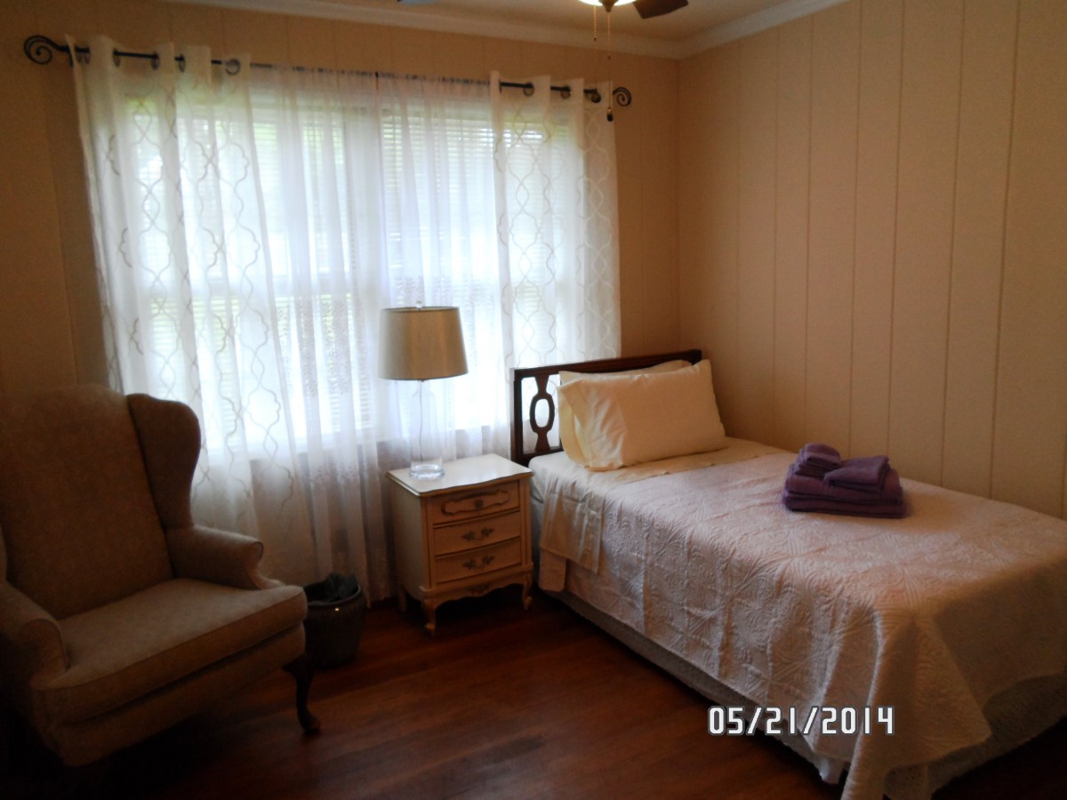 Images showing bedroom, windows, living room, television, plant, and more.