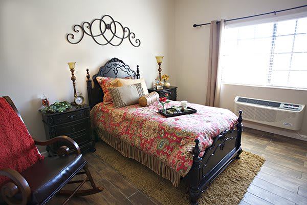 A well-decorated bedroom with a single bed and traditional furnishings.