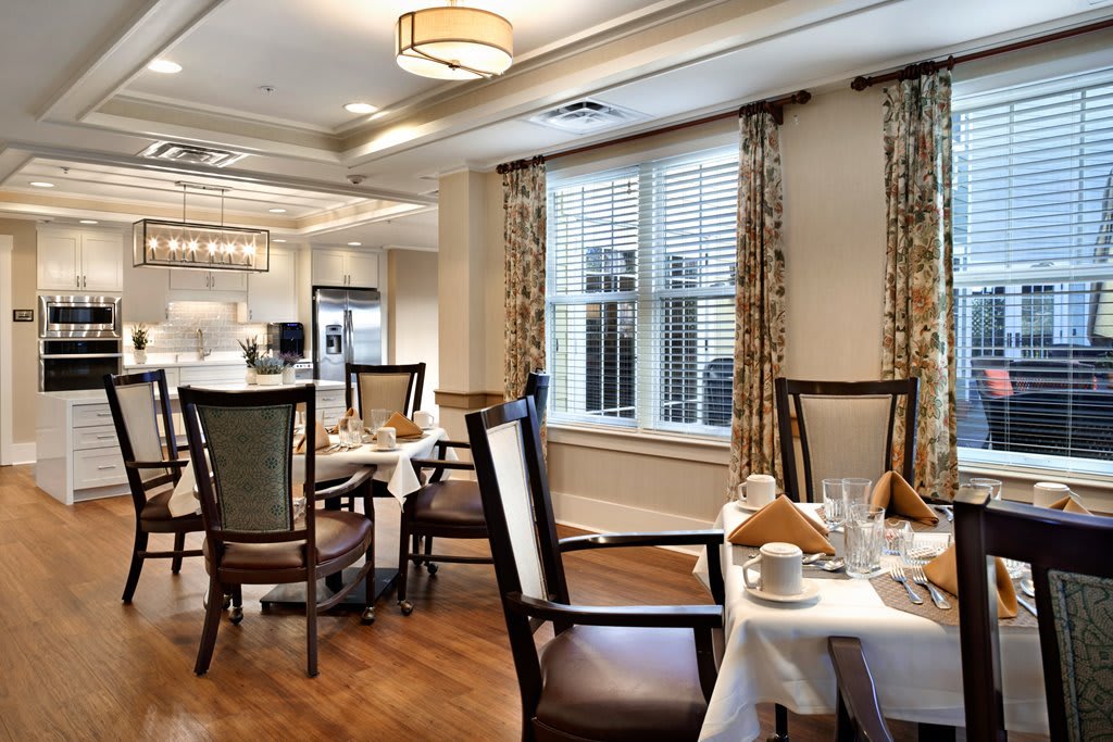 A well-decorated dining room with elegant table settings and comfortable seating.