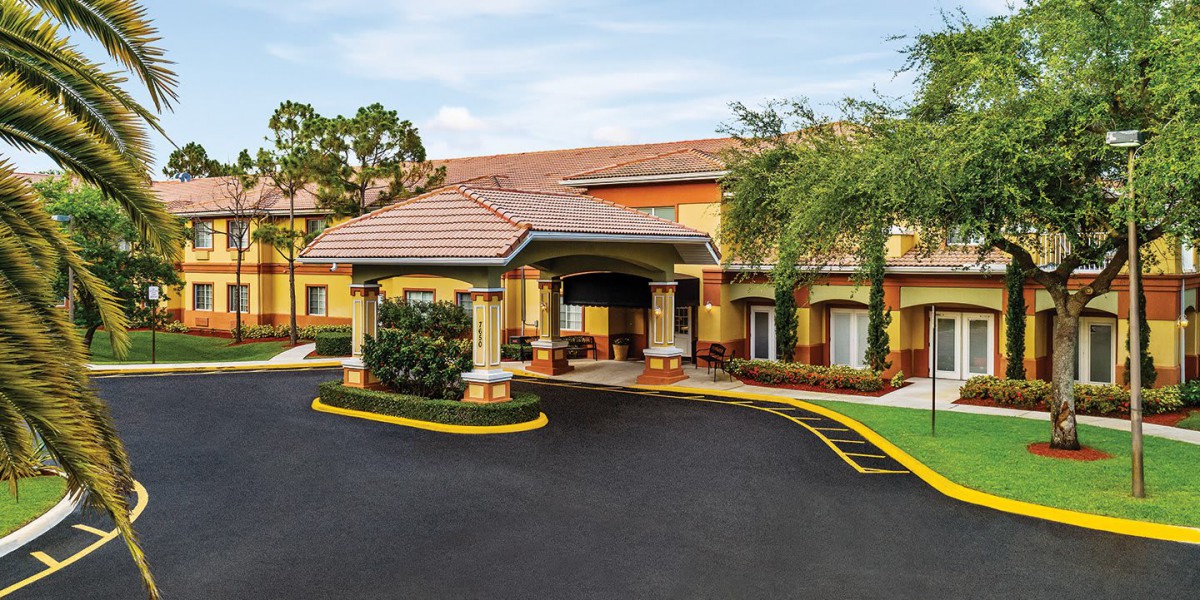A welcoming hotel entrance with well-maintained landscaping.