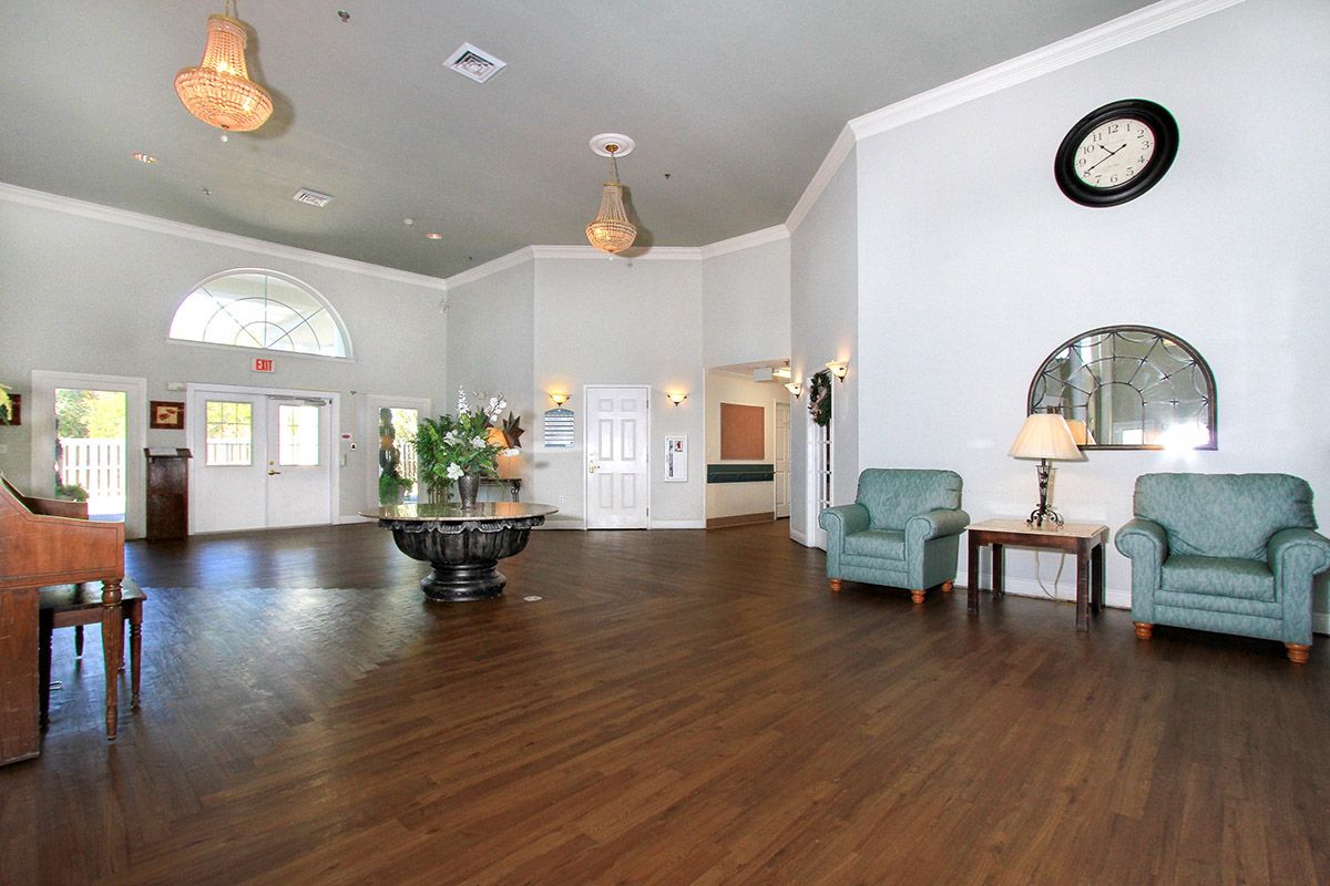 Gulf Breeze Courtyard