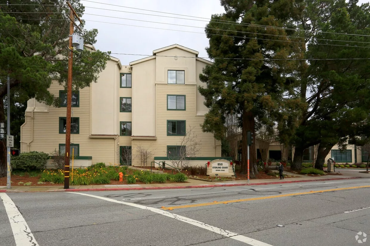 Sterling Court