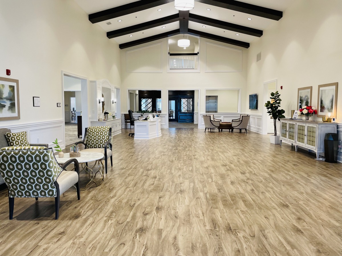 A spacious lobby with elegant furniture and a high ceiling.