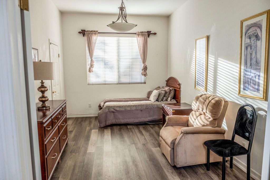 Avalon Guest Manor I