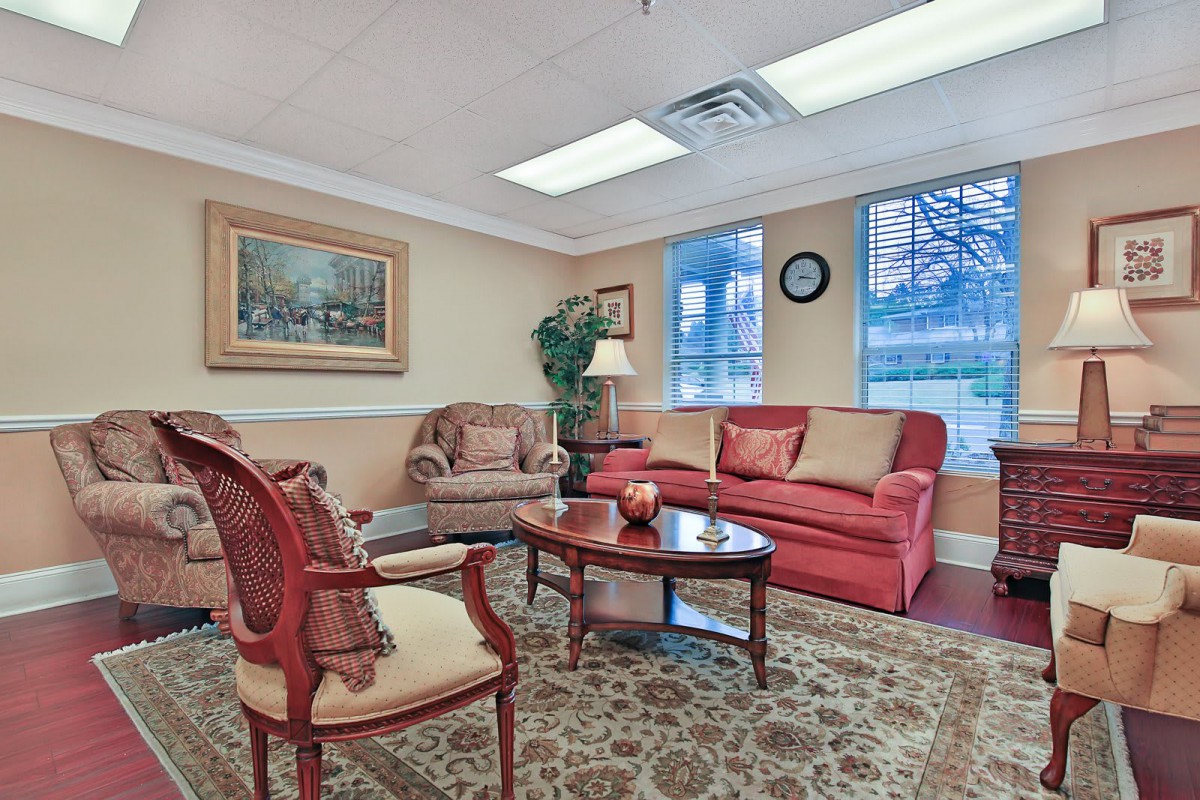 A cozy waiting room with comfortable seating and tasteful decor.