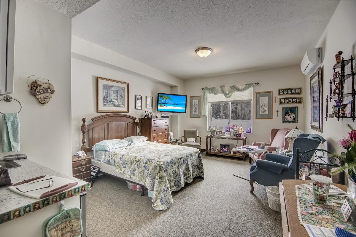 A cozy bedroom with classic furnishings and decor.