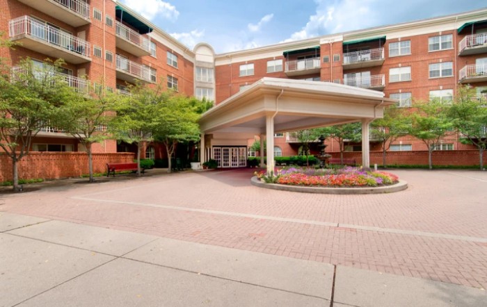 Courtyard At Seasons