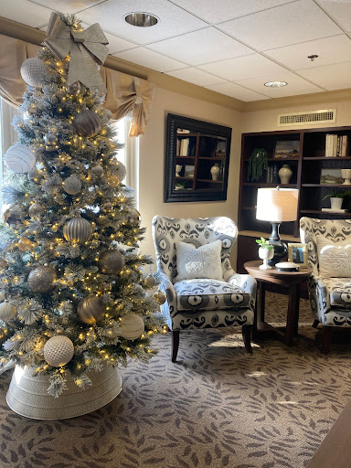 A beautifully decorated living room featuring a festive Christmas tree, perfect for the holiday season.