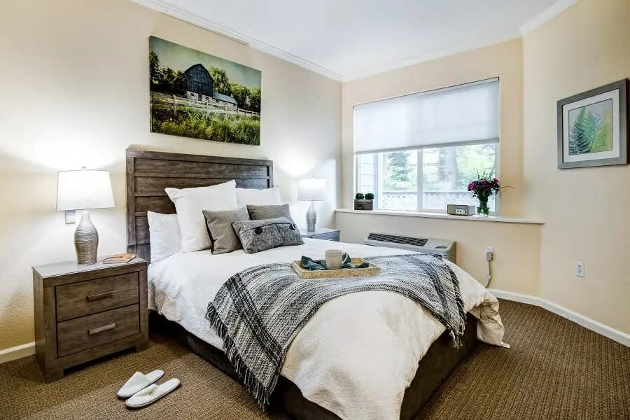 A cozy bedroom with stylish decor and comfortable bedding.