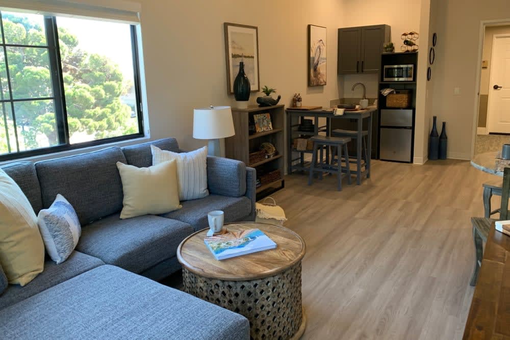 A cozy and modern living-dining space with a comfortable sofa and elegant decor.