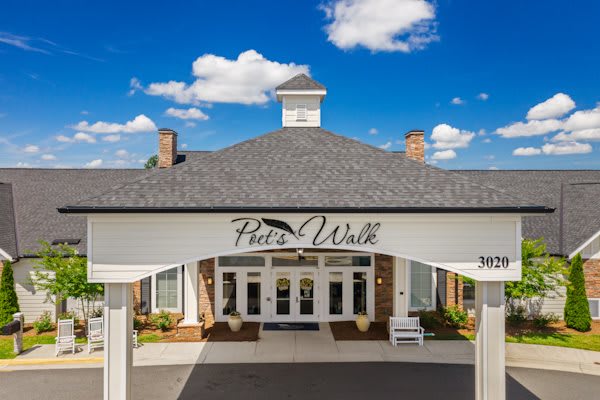Front entrance of the Pete's Wok restaurant under a blue sky with clouds.