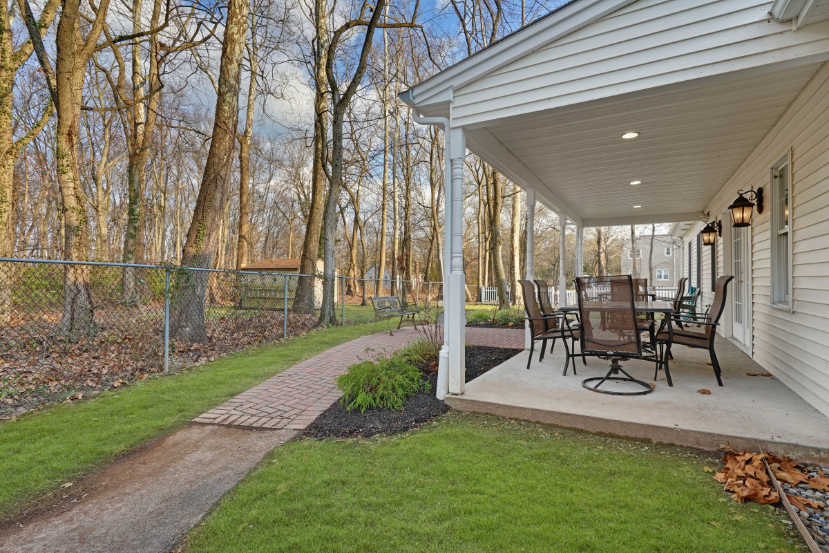 Fox Trail Memory Care Living at South River