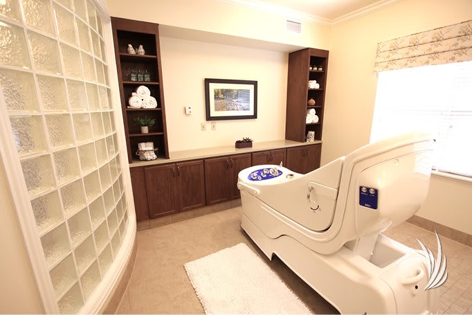 A luxurious spa room featuring a modern bathtub and elegant interior design.