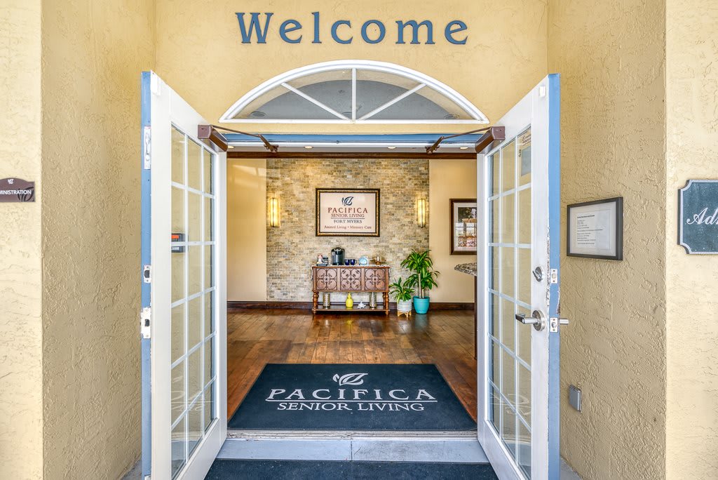 Open entrance with a welcoming atmosphere and decor.