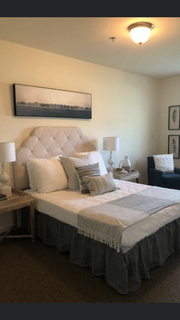 A cozy bedroom with elegant decor and comfortable furnishings.
