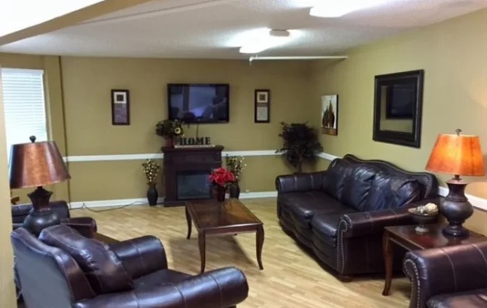 Whispering Oaks Rehab & Nursing
