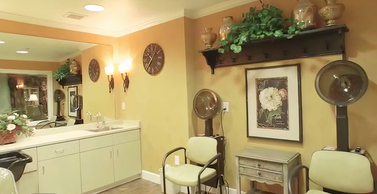 Vintage-style salon interior with cozy furniture and decorative elements.