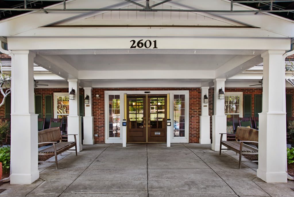 Main entrance of a building with benches on both sides.