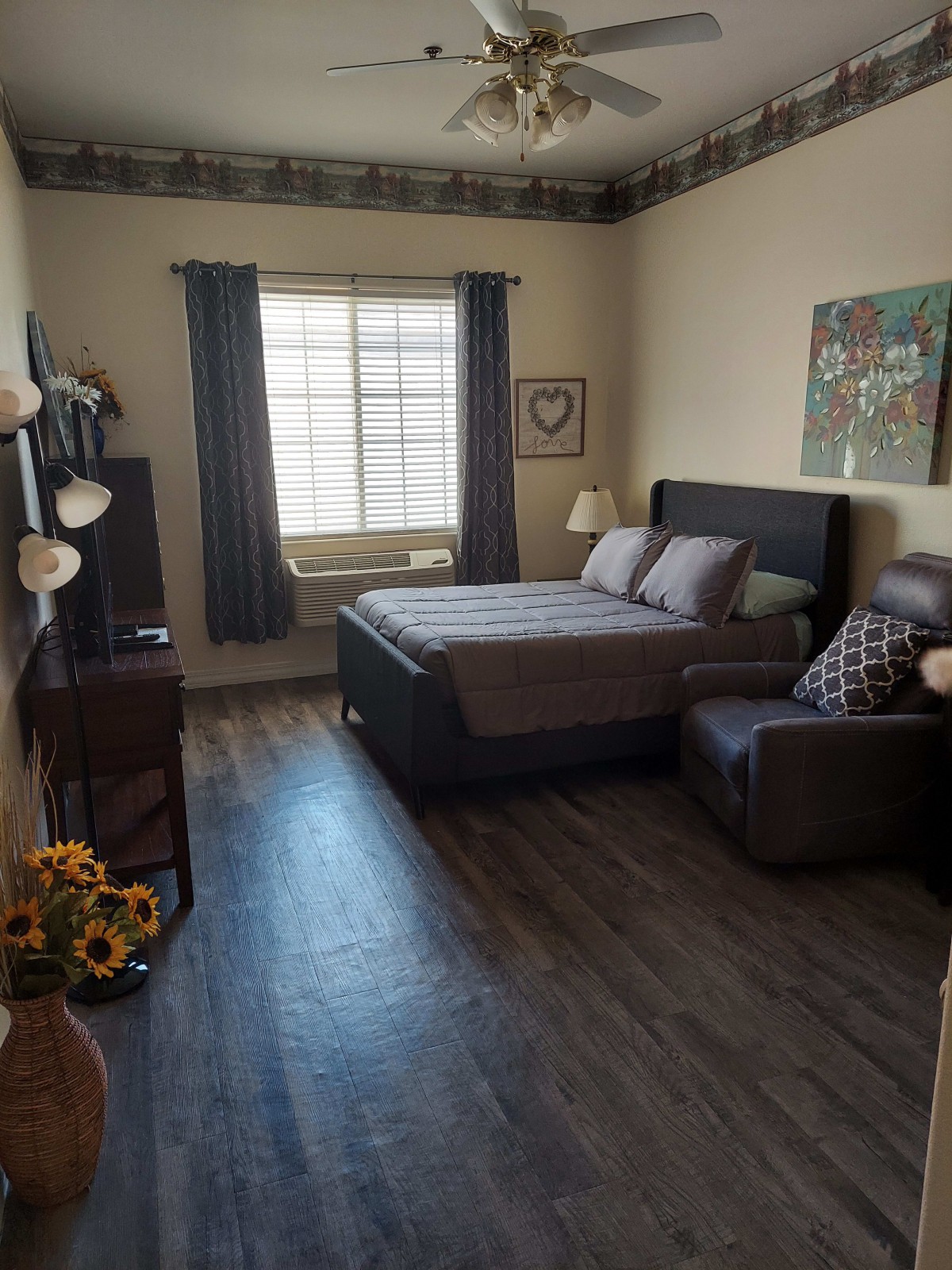 A cozy bedroom with modern furniture and decor.