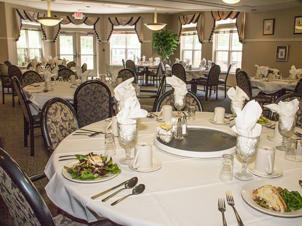 An elegantly set dining room prepared for a banquet.
