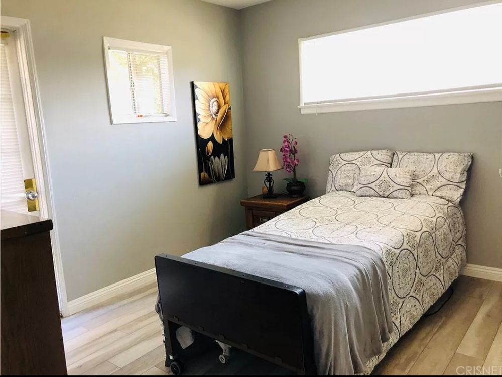 A minimalist bedroom with a single bed and tasteful decor.