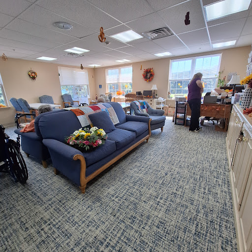 A cozy lounge area in a rehabilitation center, featuring comfortable seating and a welcoming atmosphere.