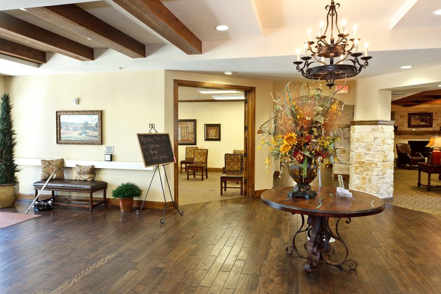 A well-decorated lobby with a chandelier, hardwood flooring, and a welcoming atmosphere.