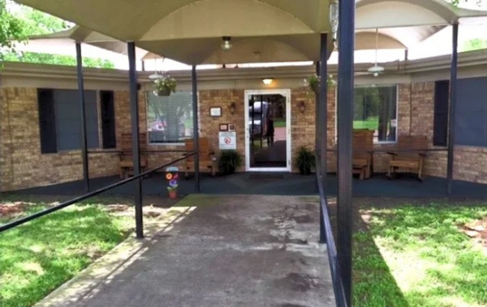 Whispering Oaks Rehab & Nursing