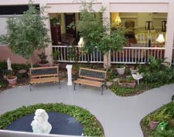 HomeLife In The Gardens