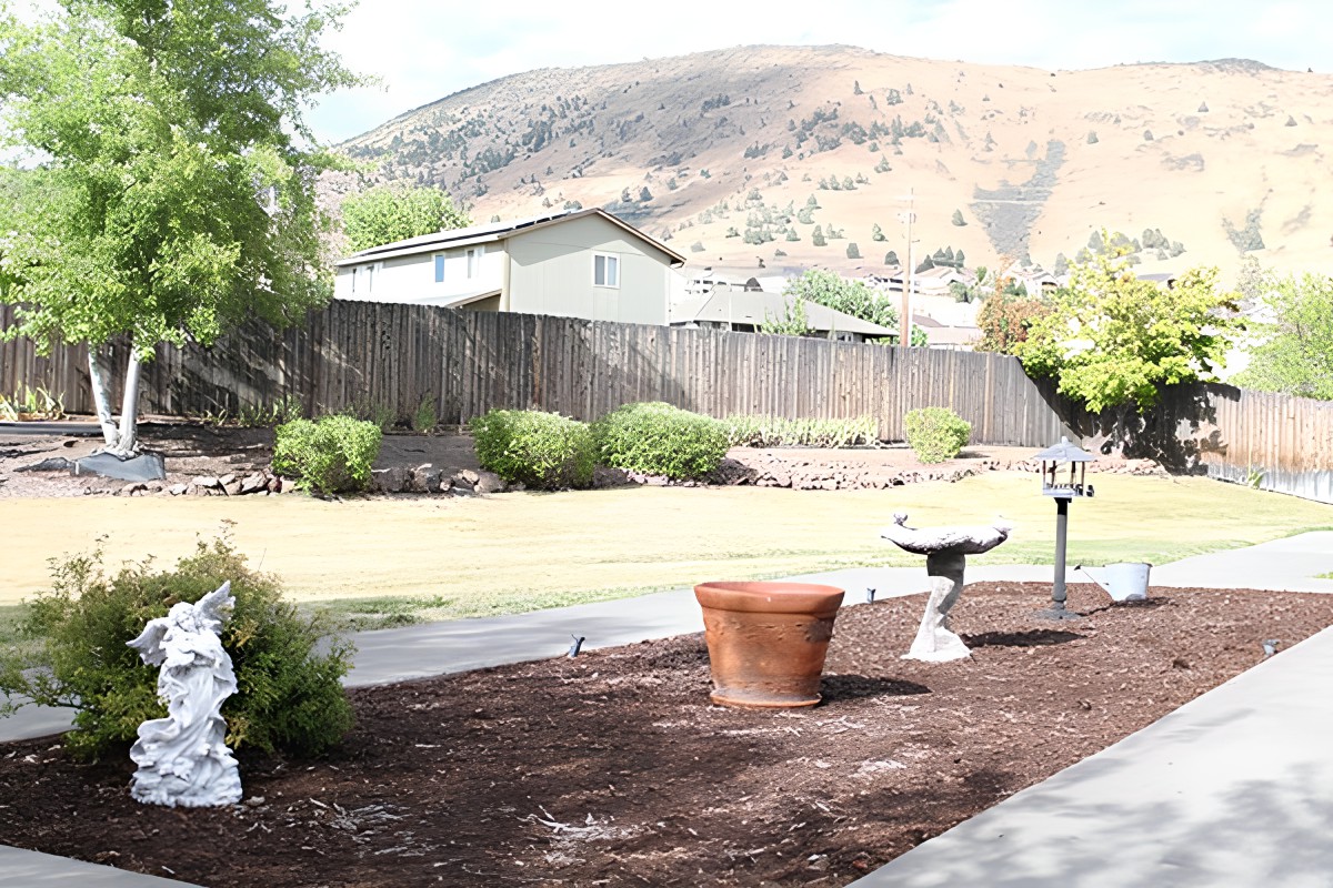 Ashley Manor Homedale