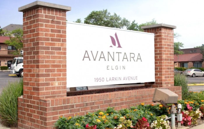 Entrance sign for Avantara Elgin on Larkin Avenue.