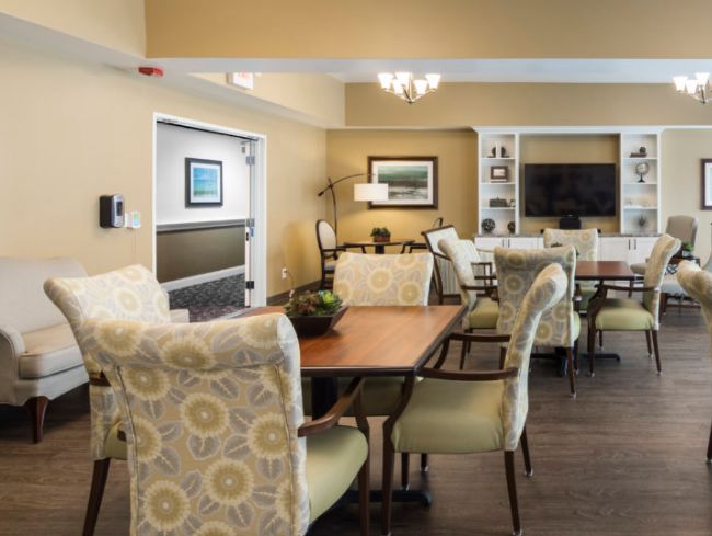 A cozy and elegantly decorated dining and living area with comfortable chairs and a large table.