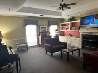 Cozy living room with modern furnishings and a ceiling fan.