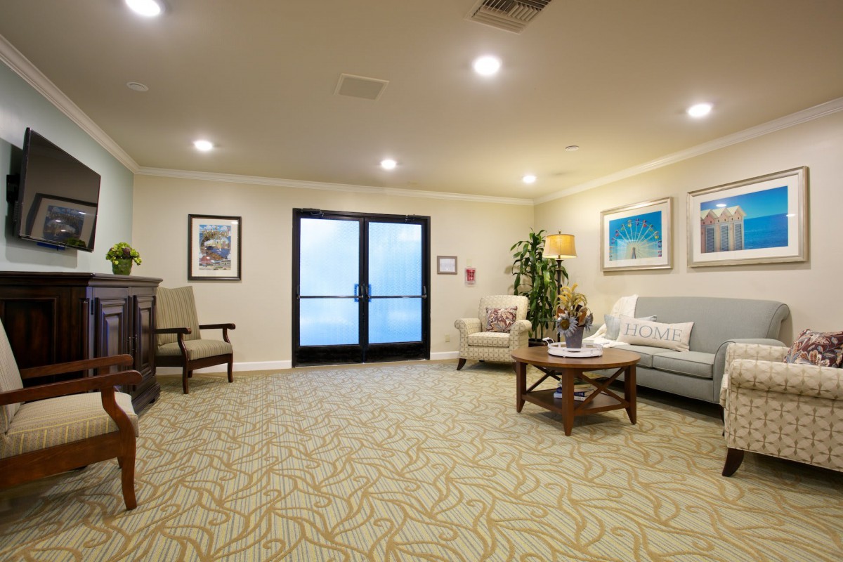 A cozy waiting room with comfortable seating and tasteful decor.