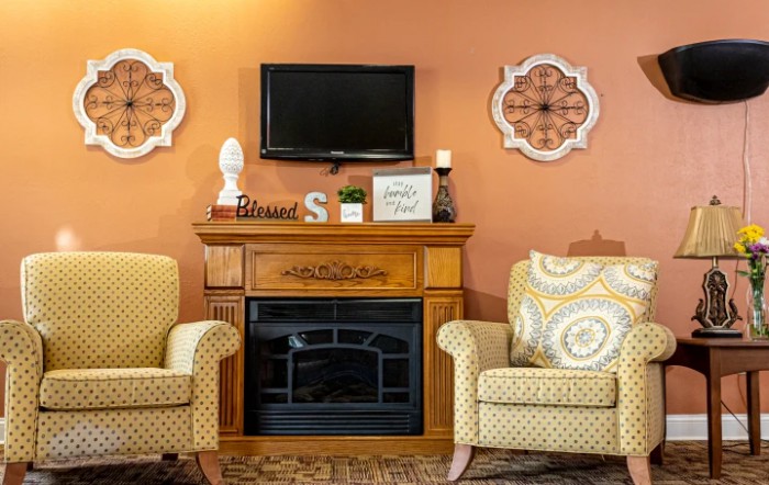 Cozy living room with armchairs and a fireplace.