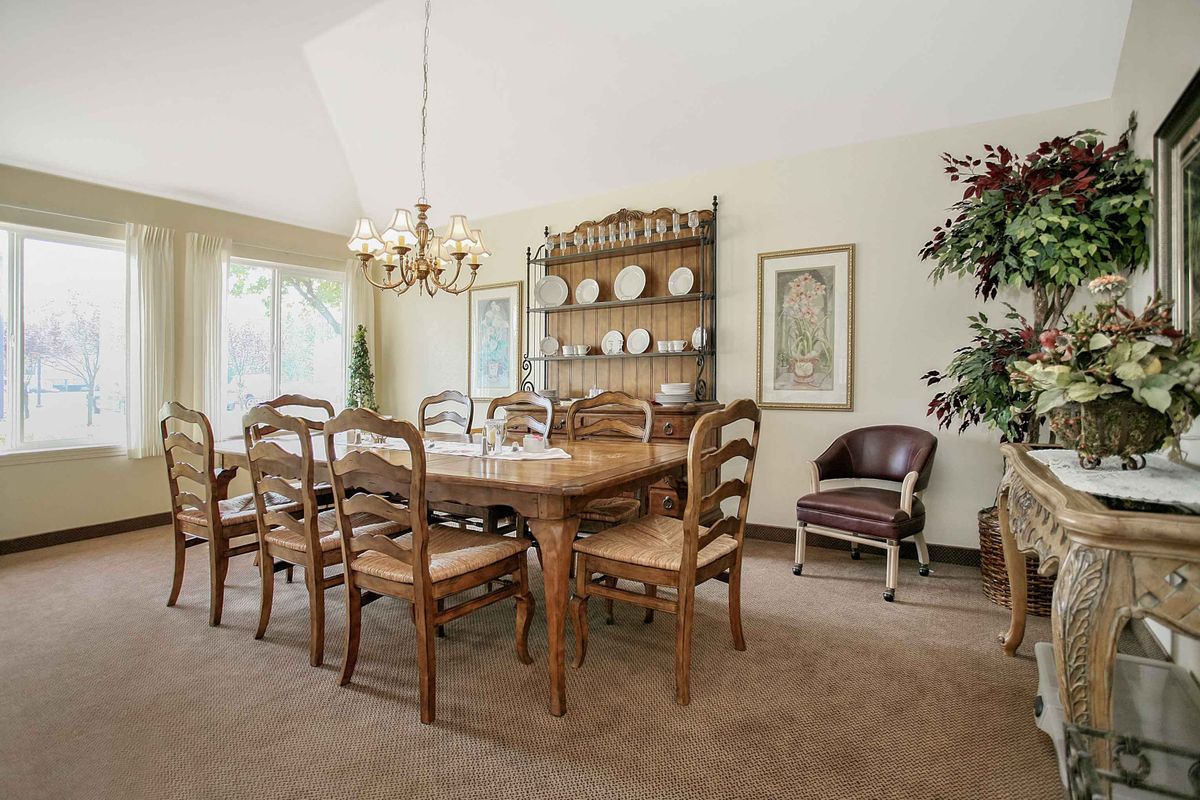 Holiday Parkside Court