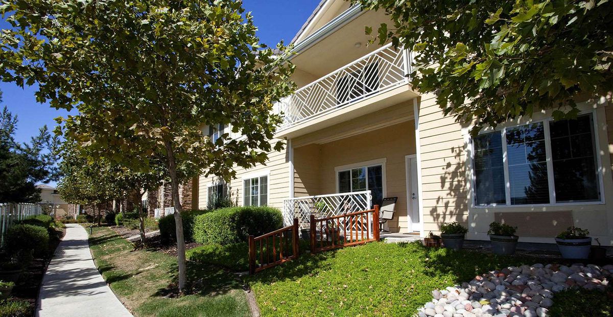 Holiday Simi Hills