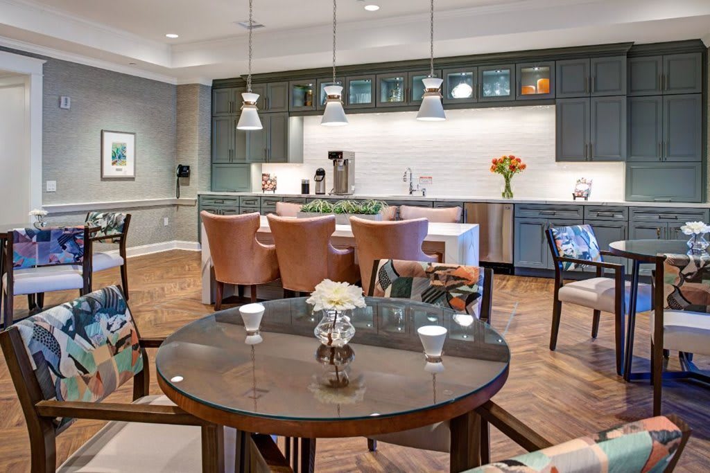 Modern open-concept kitchen and dining area with stylish decor and pendant lighting.