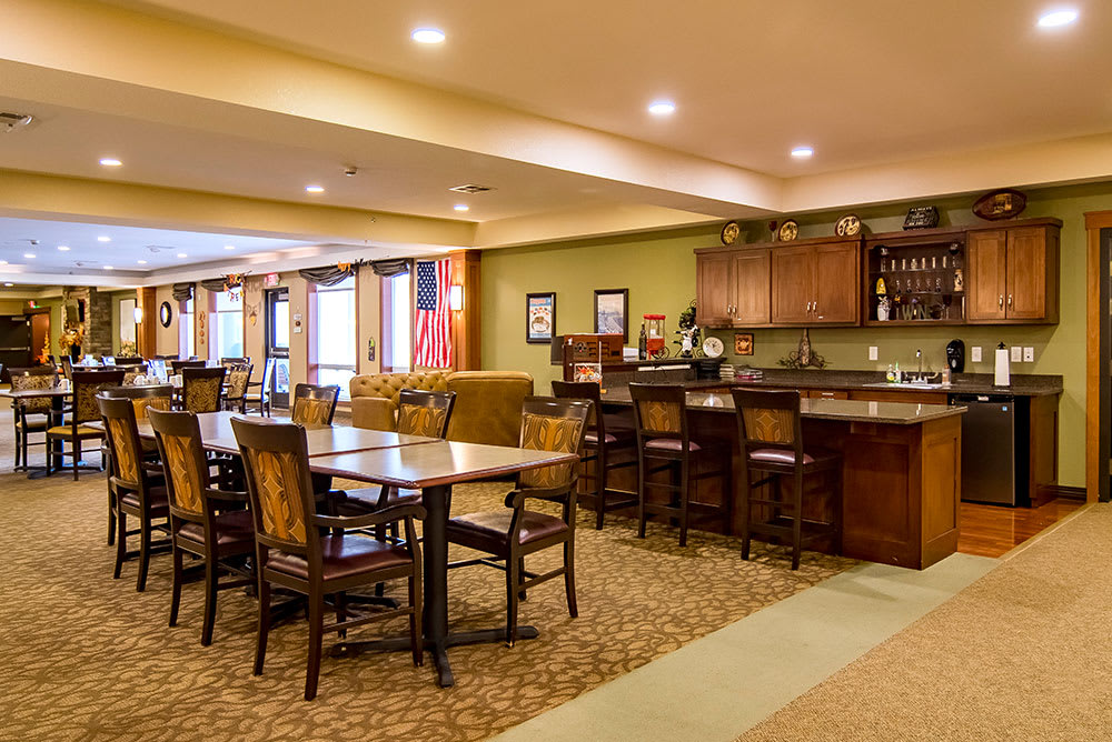 A cozy dining and bar area with comfortable seating.
