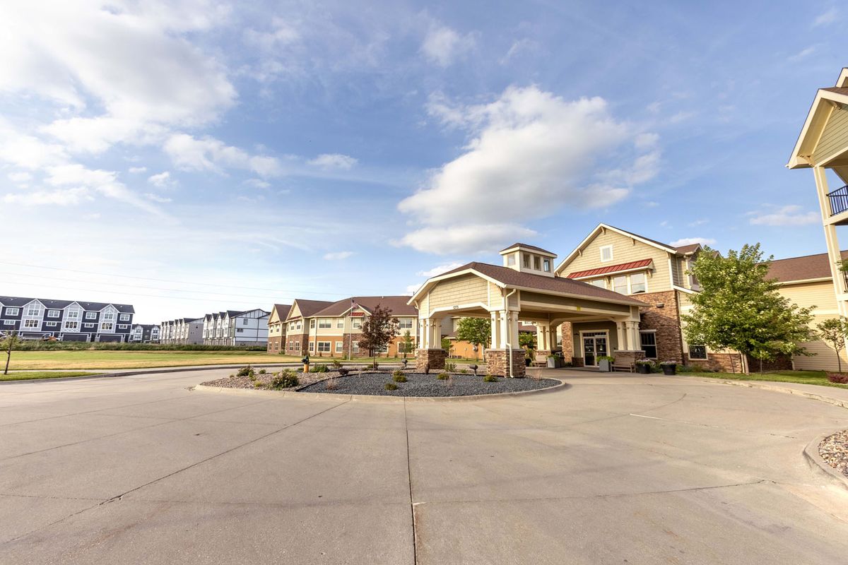 Elegant hotel entrance with a spacious driveway and manicured landscaping.