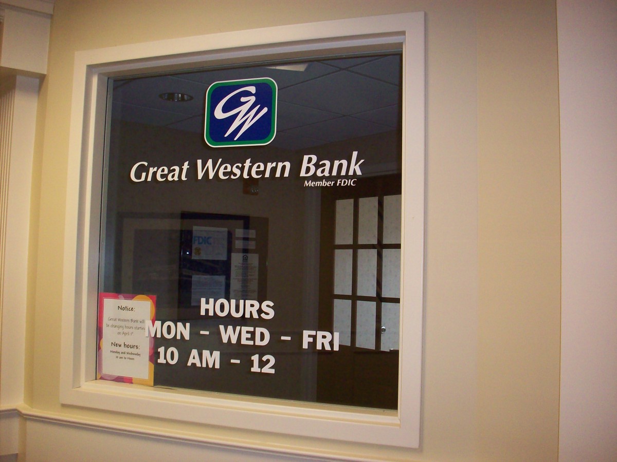 The image shows a Great Western Bank window displaying business hours.